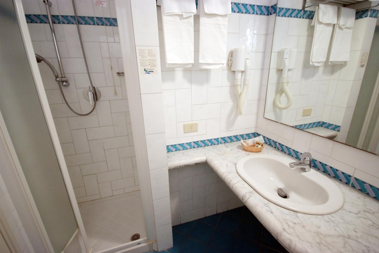 Bathroom, Residence Isola Verde, Livorno