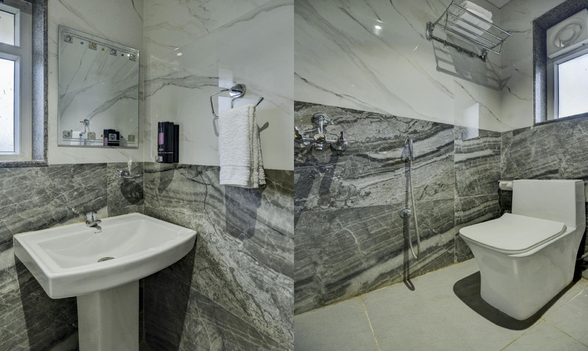 Bathroom 4, Treebo Winsome Resort With Swimming Pool, Ranchi