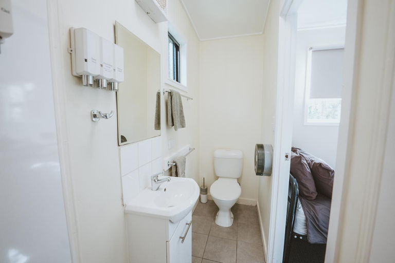 Bathroom 4, BIG4 Carnarvon Gorge Holiday Park, Bauhinia