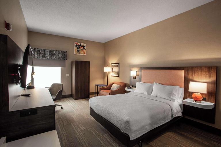 Bedroom 3, Hampton Inn Springfield, Clark
