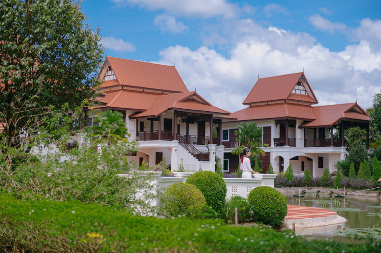 Exterior 12