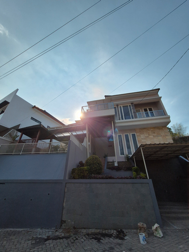 Emerald Villas A-11, Malang