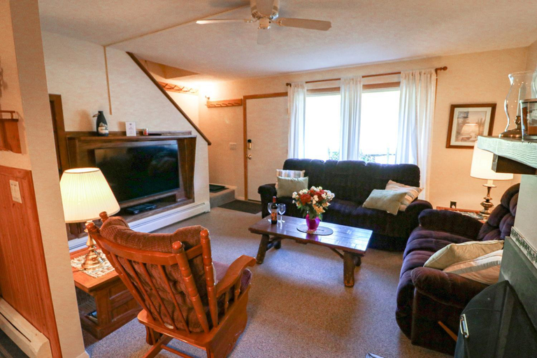 Bedroom 2, Quaint Condo 5 minutes to the ski slopes Valley Park D1, Rutland