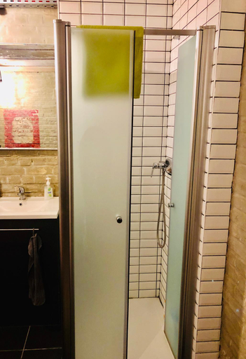Bathroom, Les chambres atypiques de Nico Bush - Parking securise velos, Hainaut