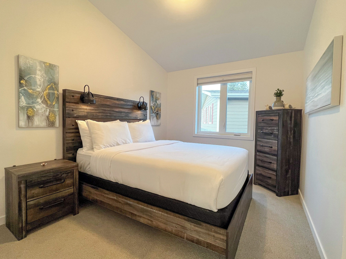 Bedroom 1, Geiler Corner Resort, Division No. 17