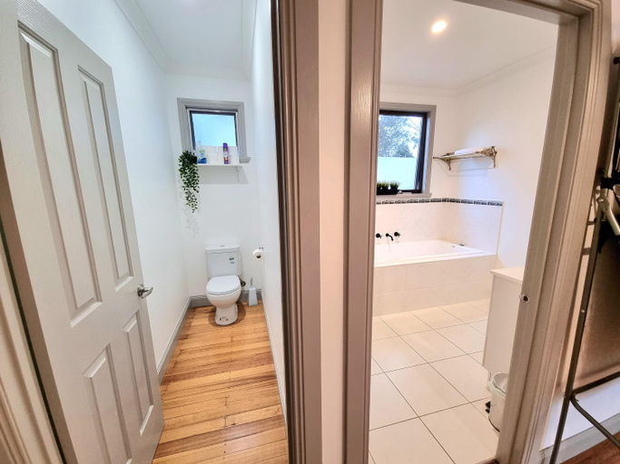 Bathroom 2, Westend House Healesville, Yarra Ranges - North