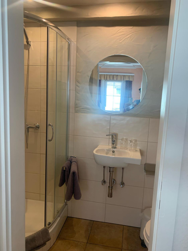 Bathroom, Zum weißen Ross, Wetteraukreis
