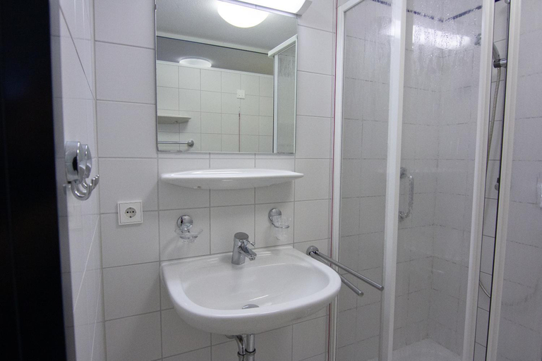 Bathroom 3, Green Night Hotel, Vogtlandkreis