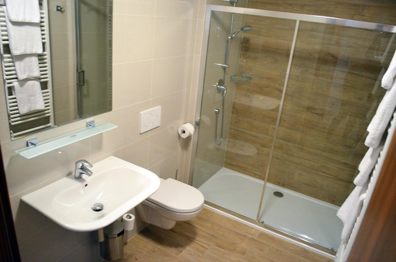 Bathroom 2, hotel u Kvapilu, Mladá Boleslav