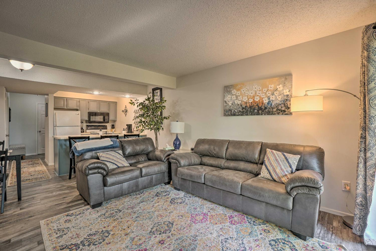 Others 4, 2 Mi to Silver Dollar! Updated Branson West Condo, Stone