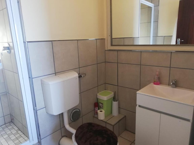 Bathroom 3, High Tide Beach Condo, eThekwini