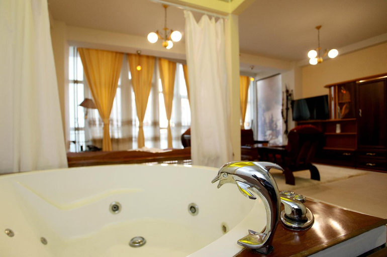 Bathroom 2, Hotel Xhema, Priština
