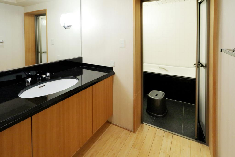 Bathroom 13