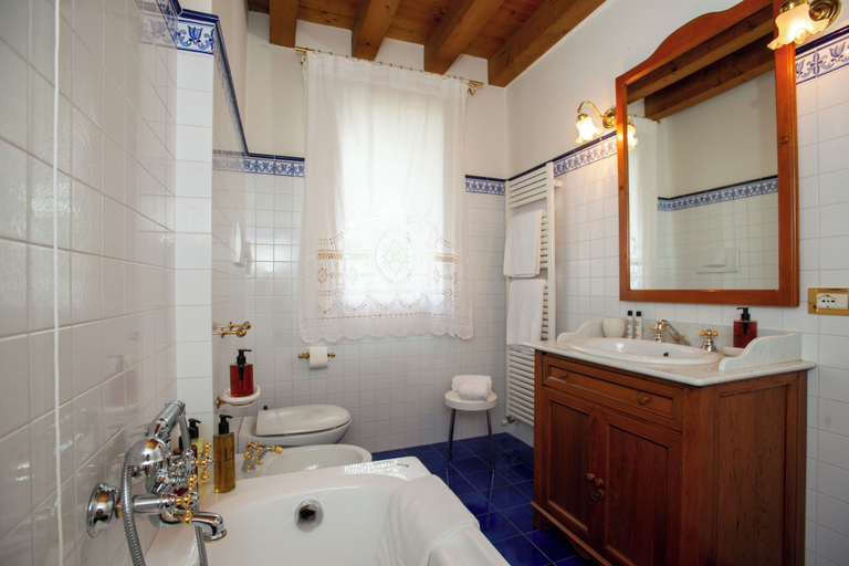 Bathroom 2, Tenuta Castagnera, Treviso