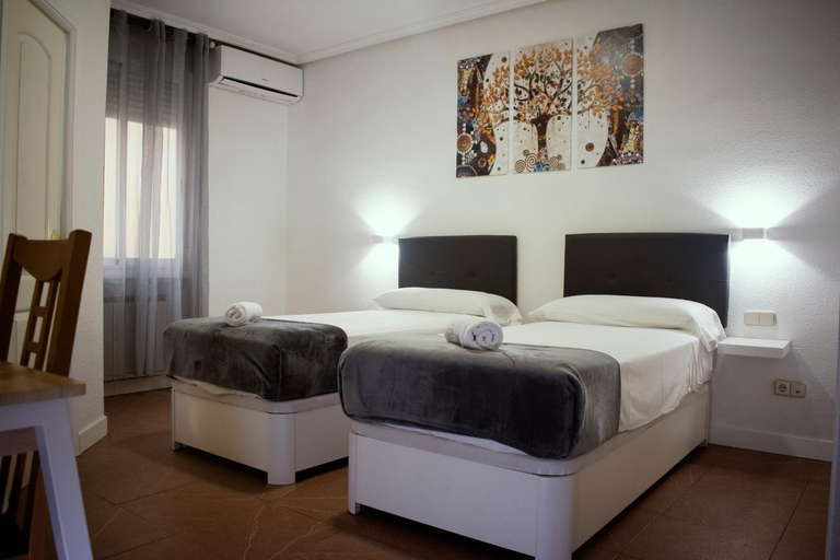 Others 5, Hostal Artico, Madrid