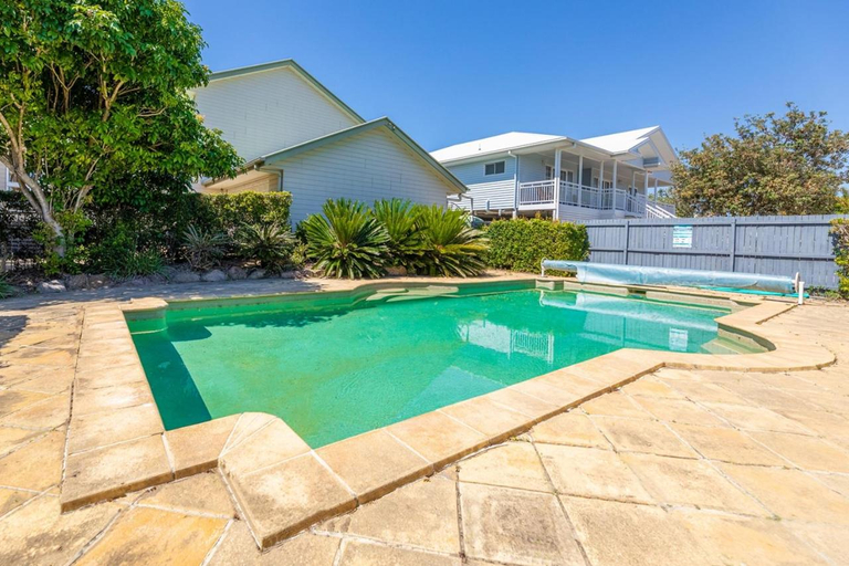 Sport & Beauty, Ocean Pearl - 3 bedroom beachfront property!, Caboolture - East