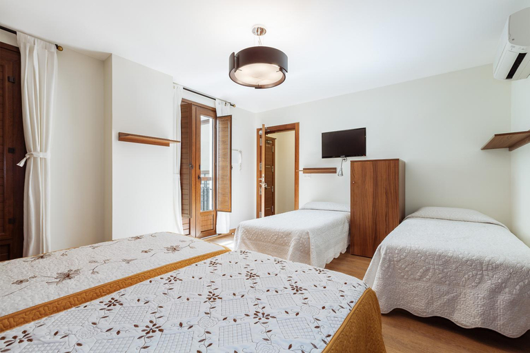 Others 4, Hostal Arriola, Granada
