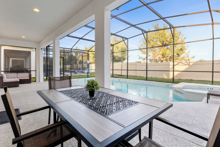 Sport & Beauty 5, UpstaySpaciousHomePoolHotTubSleeps27, Osceola