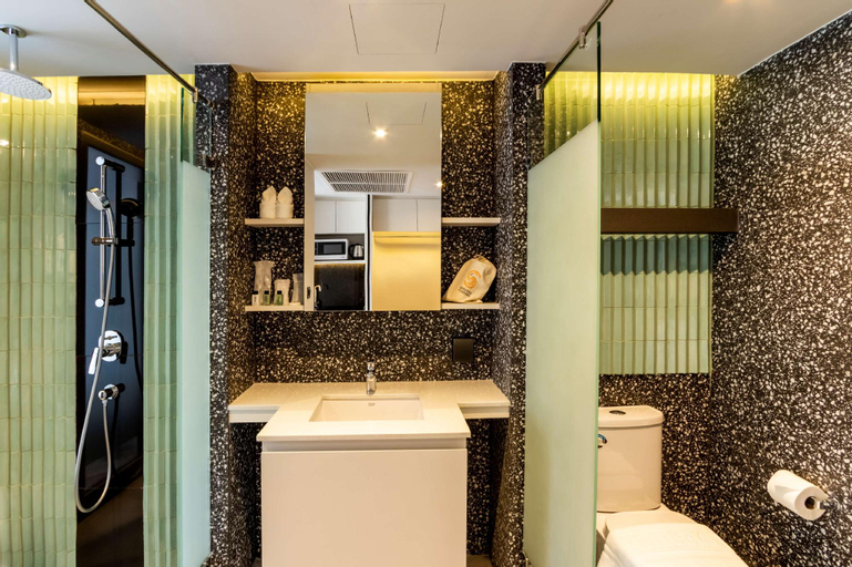 Bathroom 11