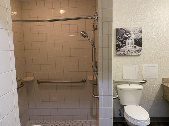 Bathroom, Clarion Pointe Hopkinsville Near Bruce Convention, Christian