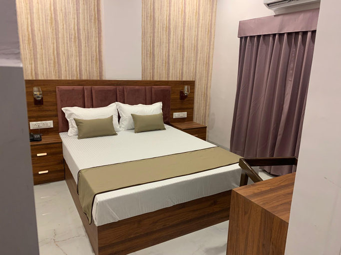 Bedroom 2, HOTEL MUMBAI HOUSE, LIG BEHIND CHL HOSPITAL, Indore