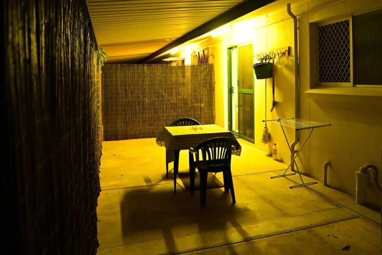 Others 5, Spacious studio in AliceSprings QueenBed+KSAirbed, Alice Springs- Ross