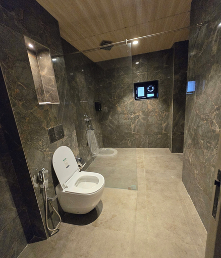 Bathroom 4, Western Hotel, Chandrapur