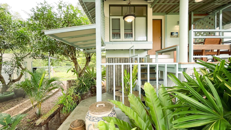 Exterior 9