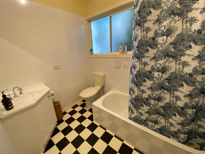 Bathroom, Siesta On Bayview, Bass Coast  Bal