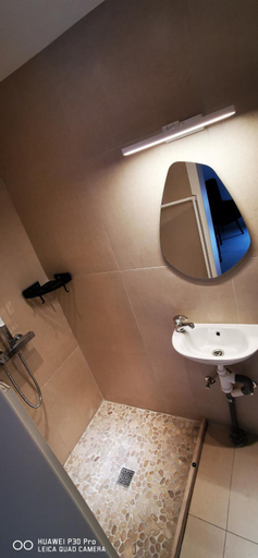 Bathroom 2, La Pierre du Diable, Liège