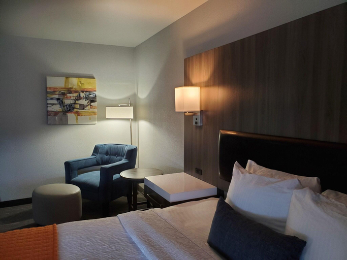 Bedroom 3, Best Western Plus Renton Inn, King
