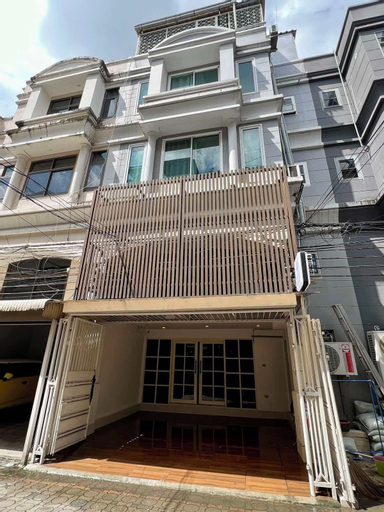 Comfy Crib Hostel 2, Wattana