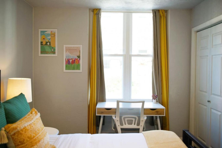HostWise Stays - The Edmond - Bloomfield Apartment in a great location!, Allegheny
