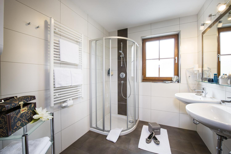Bathroom 4, Hotel Salzburgerhof, Sankt Johann im Pongau