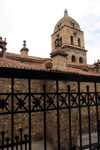 Exterior & Views