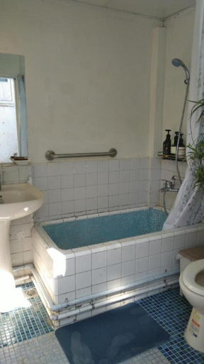 Bathroom 2, ZYIN Homestay, Kaohsiung