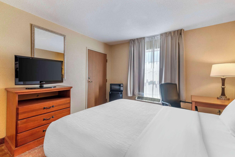 Bedroom 2, Quality Inn at Bangor Mall, Penobscot