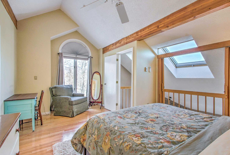 Ski Condo with Pool, Close to Story Land and Attitash!, Carroll