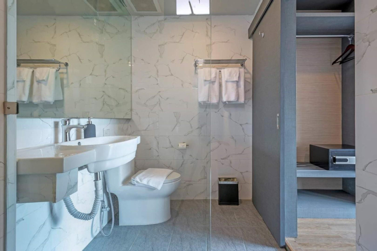 Bathroom 4