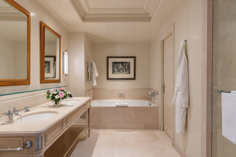 Bathroom 5, Four Seasons Hotel des Bergues Geneva, Genève