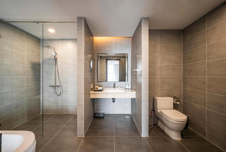 Bathroom 8