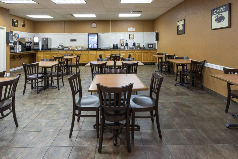 Food & Drinks, GuestHouse Inn Rochester, Olmsted