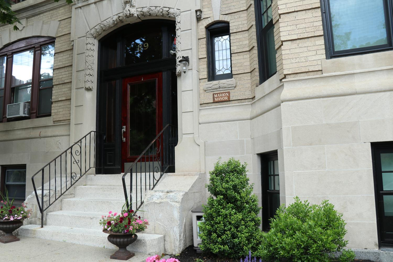 Entrance 4, A Stylish Stay w/ a Queen Bed, Heated Floors.. #17, Norfolk