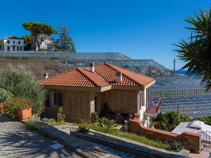 Apartment Angolo di Sole by Interhome, Imperia