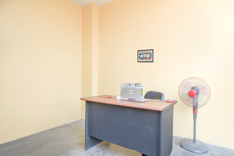 Others 5, OYO 94304 Ameera Guest House, Tegal