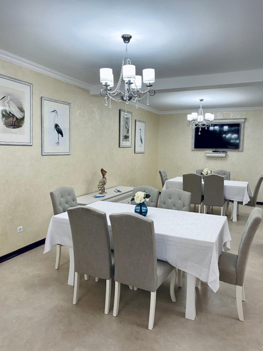 Food & Drinks 2, Pensiunea Izora, Crisan