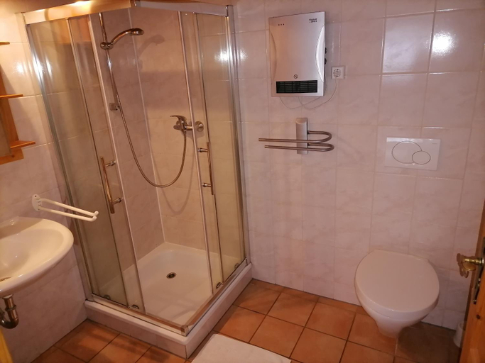Bathroom 3, Gastehaus Zum Salztrippler, Südwestpfalz