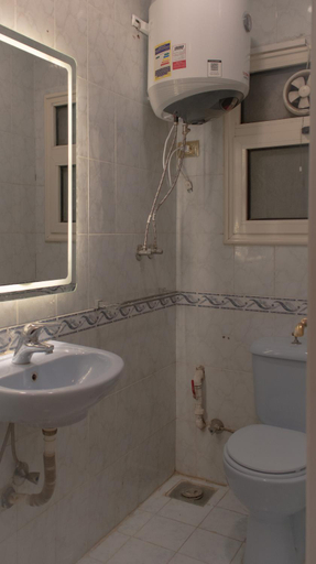 Bathroom 2, Nile Panoramic View, Luxury Apartment, Giza