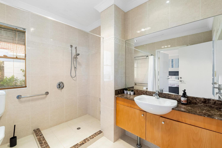 Bedroom 3, Beachfront Family Favourite Home with Pool & Views, Mandurah