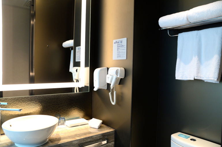 Bathroom 17